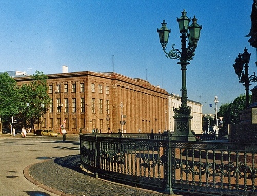 Бывшее здание посольства Германии в Санкт-Петербурге. Россия, 1930-ые годы, проект Петера Беренса Фото:  Facade-project.ru