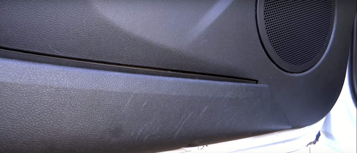 царапины на водительской двери