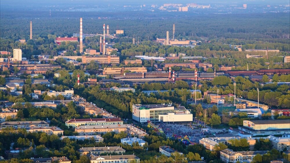 Завод в центре города.