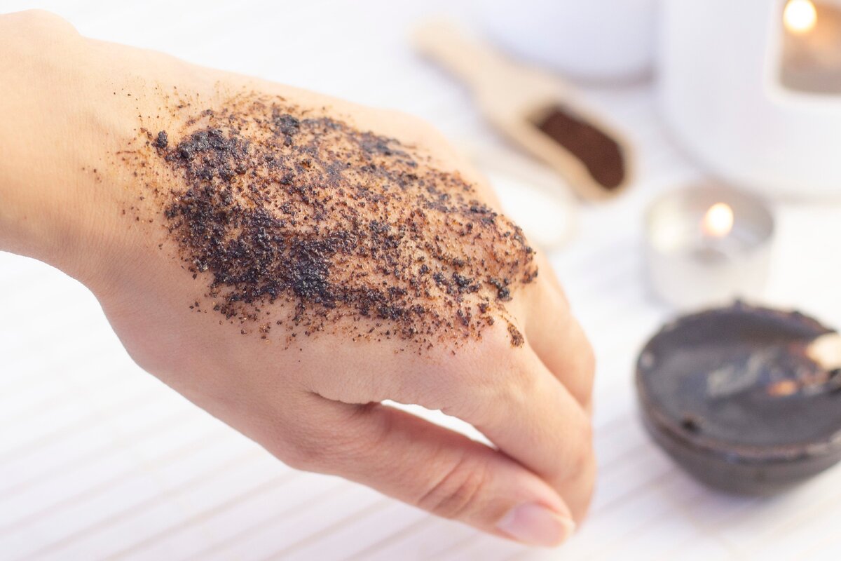 Из кофе и меда можно приготовить отличное средство для ухода за кожей