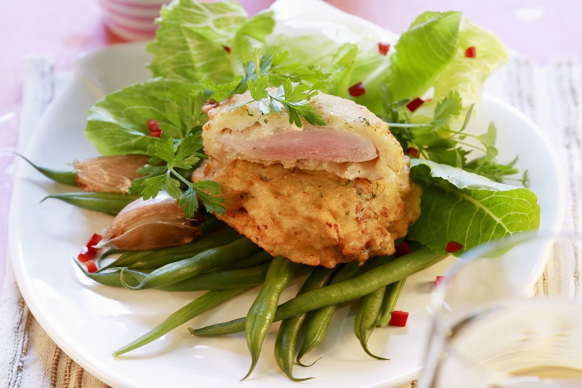 Картофельные оладьи с беконом и луком