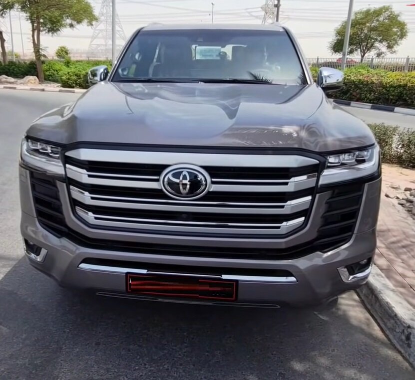 Toyota Land Cruiser 2022 решетка радиатора Внушает 