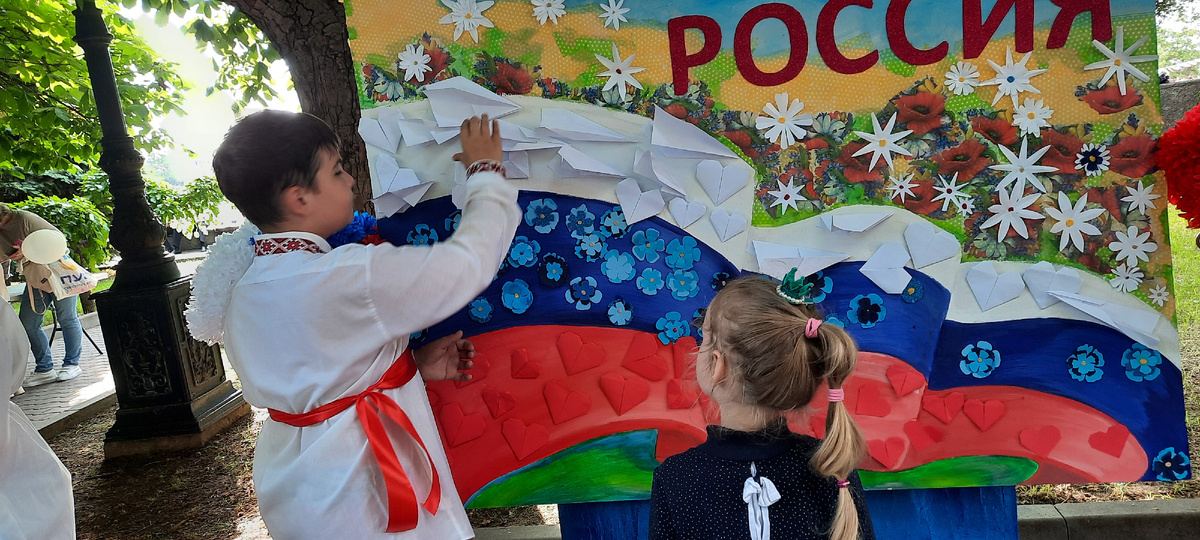 Мастер класс "Украшаем флаг России"