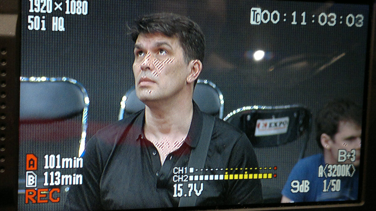 Юрий Каспарян. Гитарист группы КИНО. Кадр с моей видеокамеры на съёмках репетиции перед концертом.