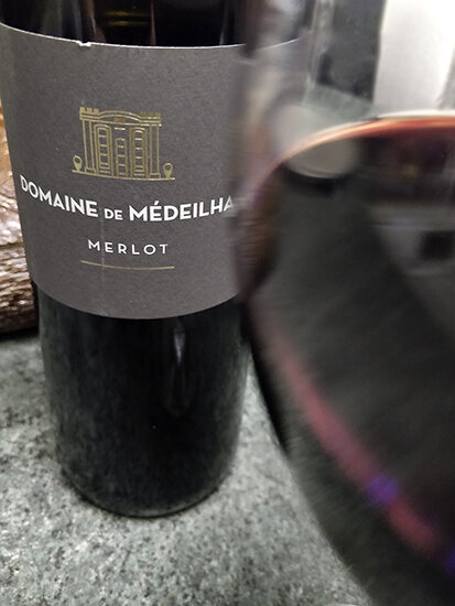 Алкоголь 13%
Температура подачи: 16-18 °С
