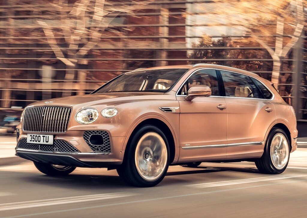 Bentley Bentayga EWB. Bentley Bentayga 2022. Бентли 2023. Бентайга Бентли 2023 красная.