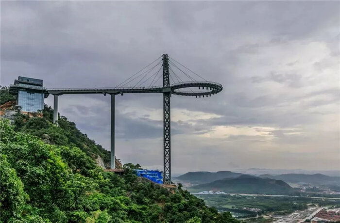 Мост "Небесные ворота" в пасмурный день