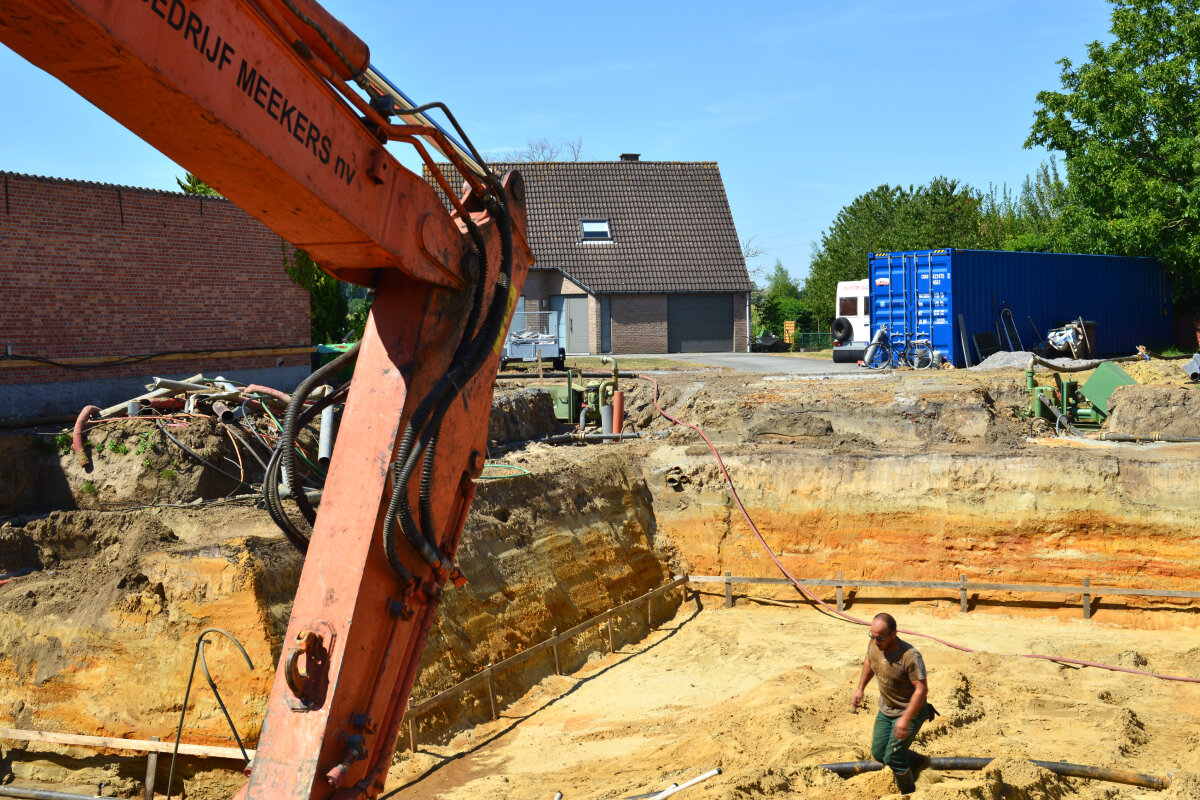    Если вы строите дом с нуля, то вам придется прокладывать все коммуникации