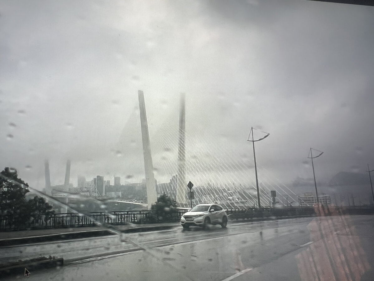 Владивосток. Золотой мост в тумане.
