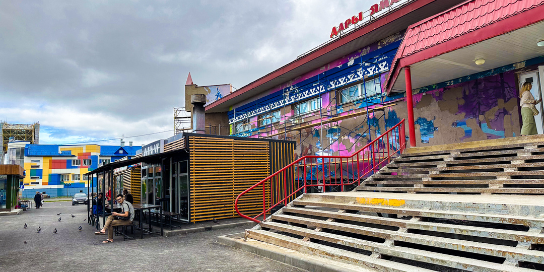 Что продают на рынке в городе со средней зарплатой в 122 000 рублей и сколько там стоят обычные продукты