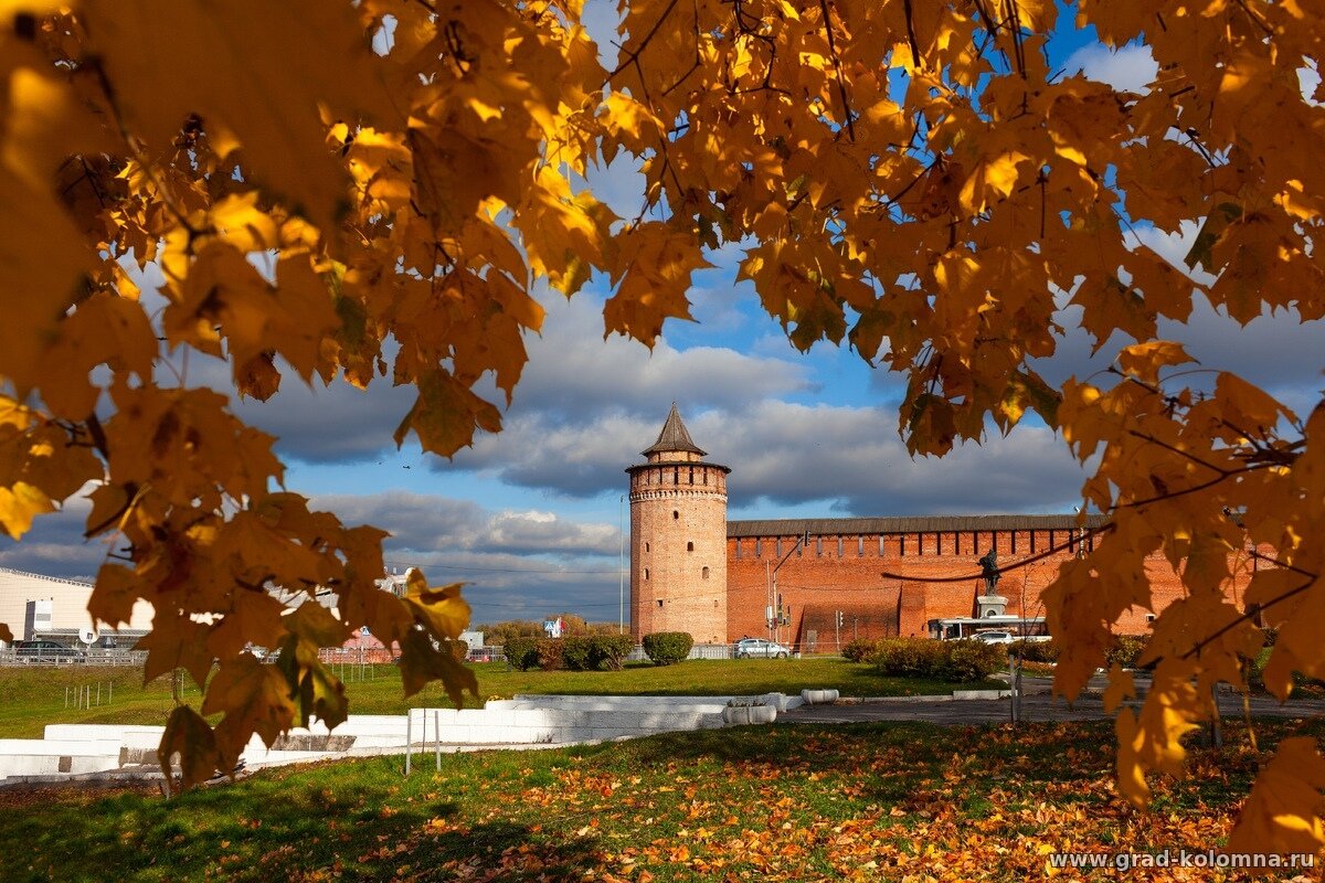 Коломенское Церковь осень