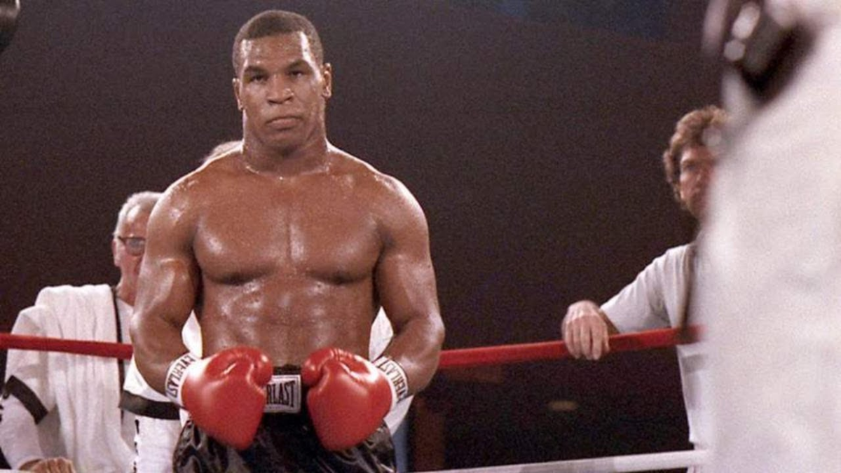 Вес удара майка тайсона. Mike Tyson 2022. Mike Tyson 1996. Майк Тайсон кулак. Сила удара майка Тайсона.