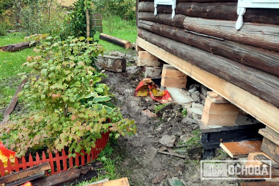 Подъем деревенского дома на свф с заменой нижних венцов