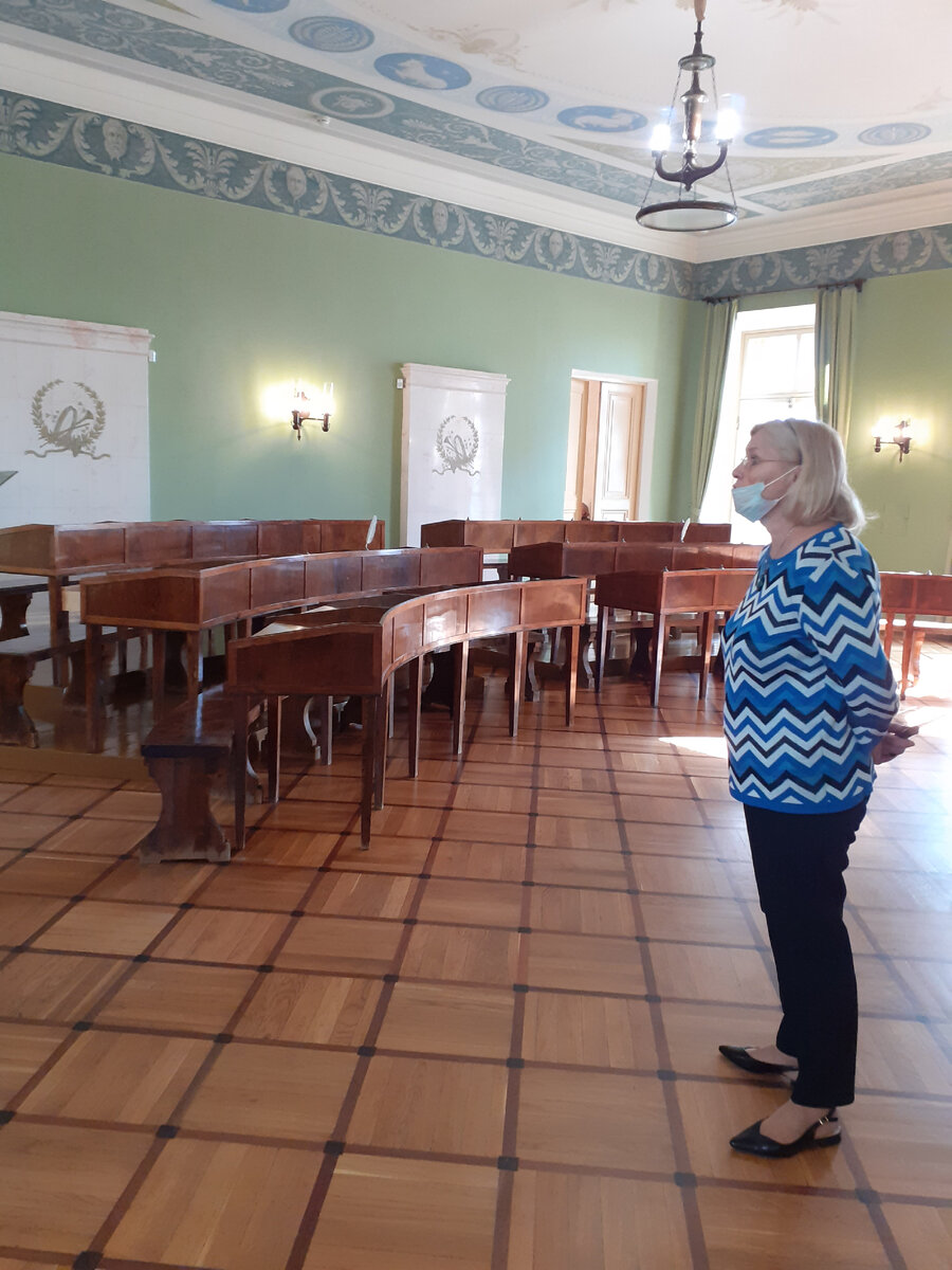 Экскурсовод лицее.