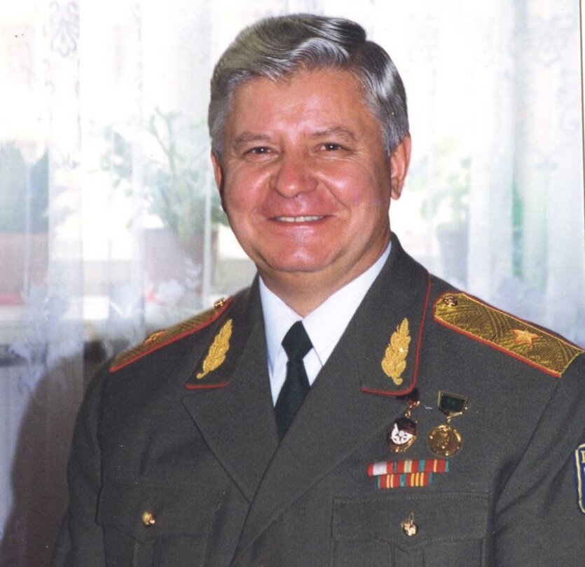 Генерал-майор ФСБ, Почётный сотрудник органов госбезопасности Геннадий Петрович Виноградов