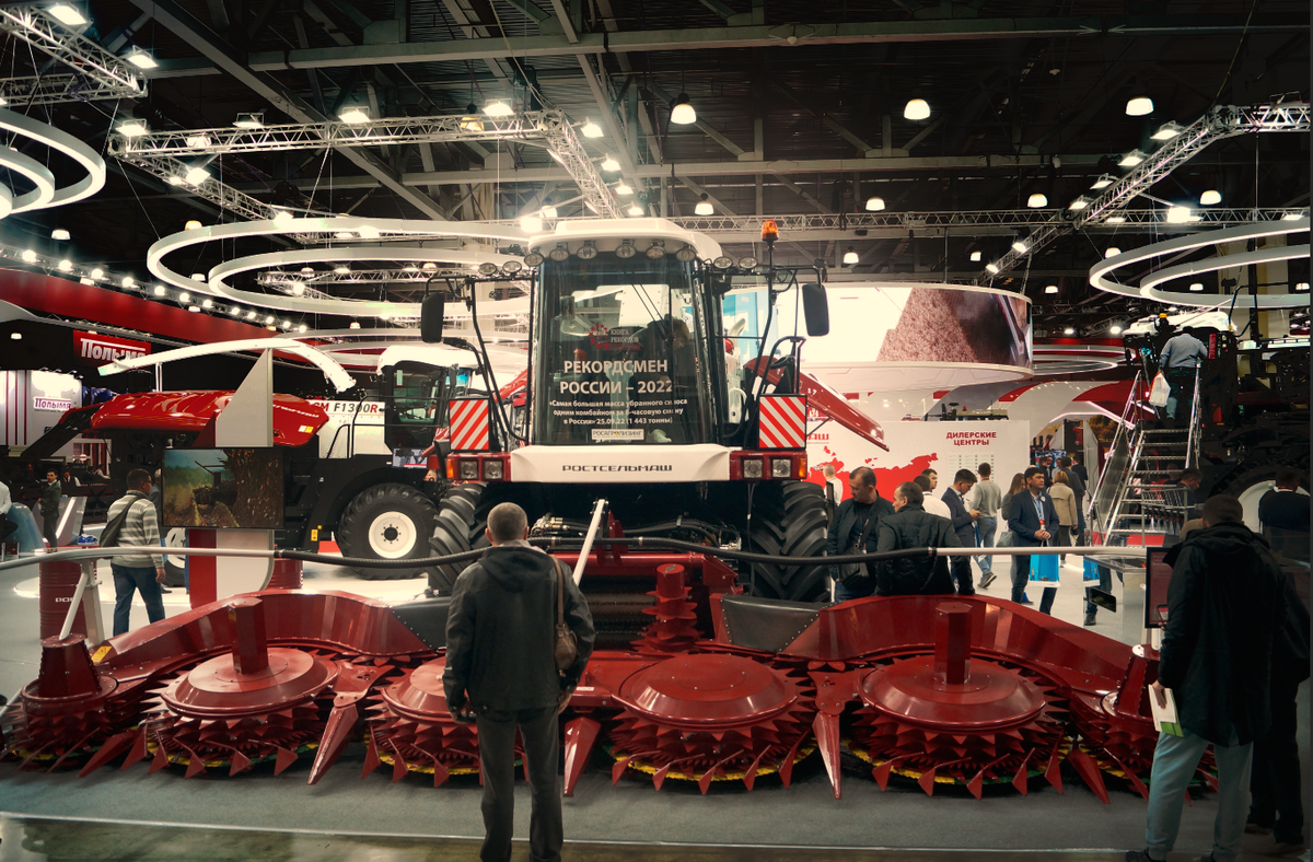 Комбайн-рекордсмен RSM F 2650 на выставке Агросалон-2022