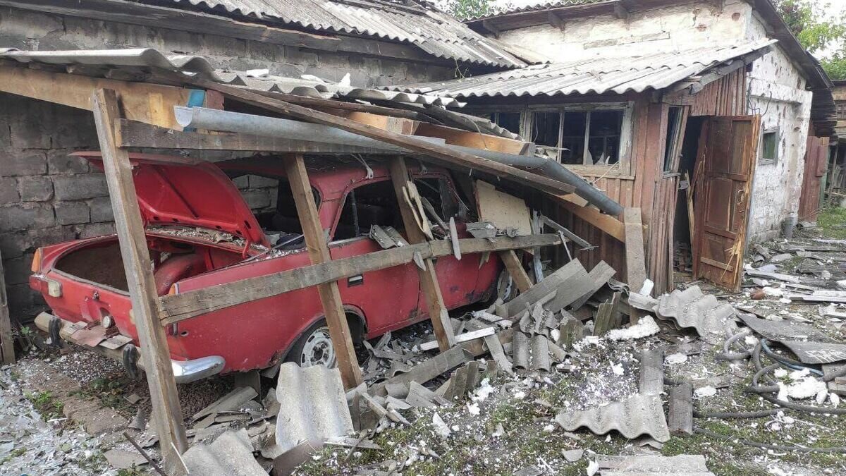    Последствия ночного обстрела Куйбышевского района Донецка© Фото : @kulemzin_donetsk /Telegram