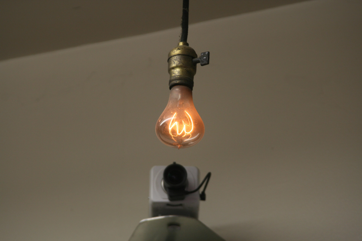 Лампочка в пожарной части города Ливермор. Вечная лампочка в Калифорнии 1901 год. Столетняя лампа в Калифорнии. Лампа накаливания \\Ливермор.