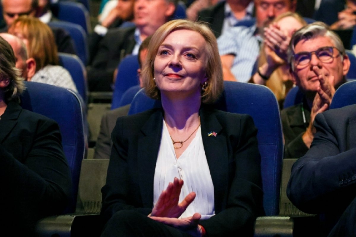    Медведев попрощался с Трасс и поздравил салат-латук