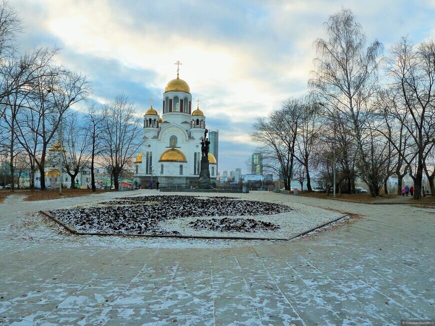 Ельцин в полотенце, мини-метро и зуб цесаревича: что интересного в Екатеринбурге?