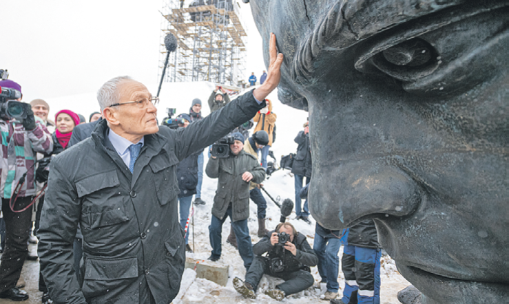 В создании Ржевского мемориала бывший госсекретарь сыграл одну из главных  ролей. В общем-то, это была его идея.. Фото: Михаил ФРОЛОВ/kpmedia.ru
