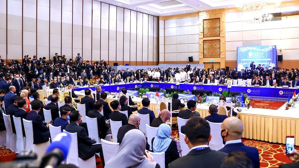    Участники 17-го Восточноазиатского саммита в Пномпене© РИА Новости / Пресс-служба МИД РФ