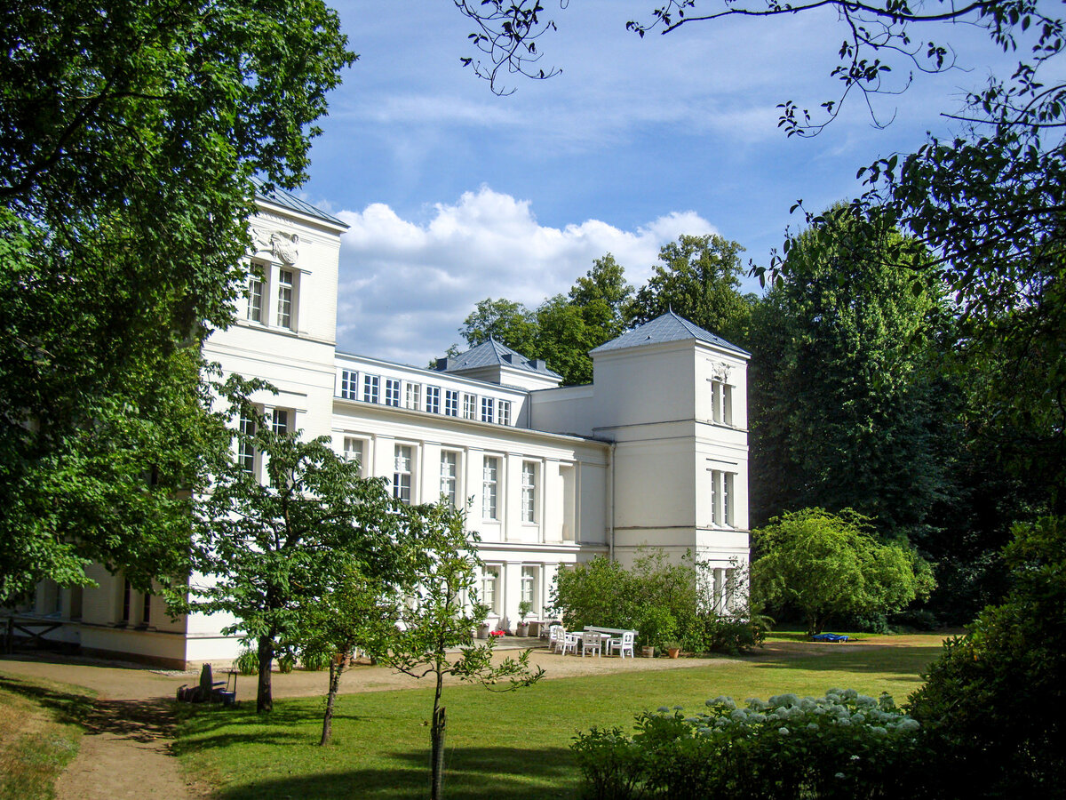 Замок, ныне дом-музей Тегель - родовой замок Гумбольдтов