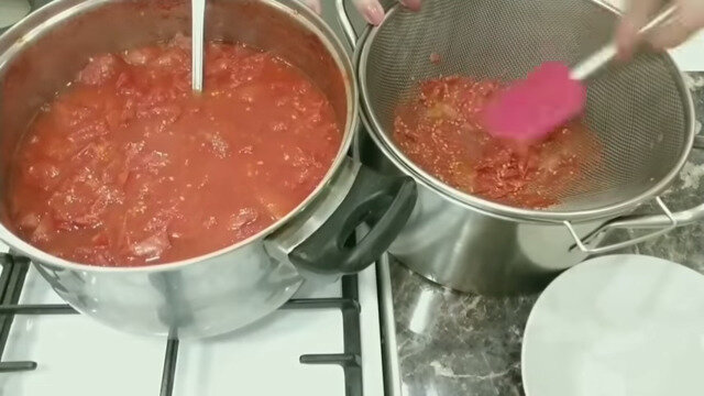 Как приготовить Лечо из болгарского перца с помидорами и чесноком на зиму рецепт пошагово