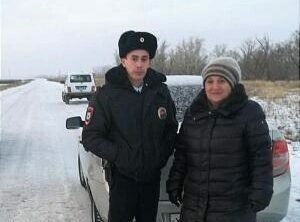    В Сакмарском районе полицейский Сергей Руженцев помог женщине, слетевшей на машине в кювет Елена Шкатова