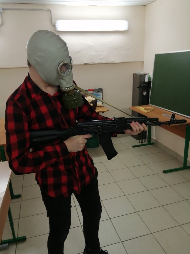 Федор на моем уроке в подвале. 