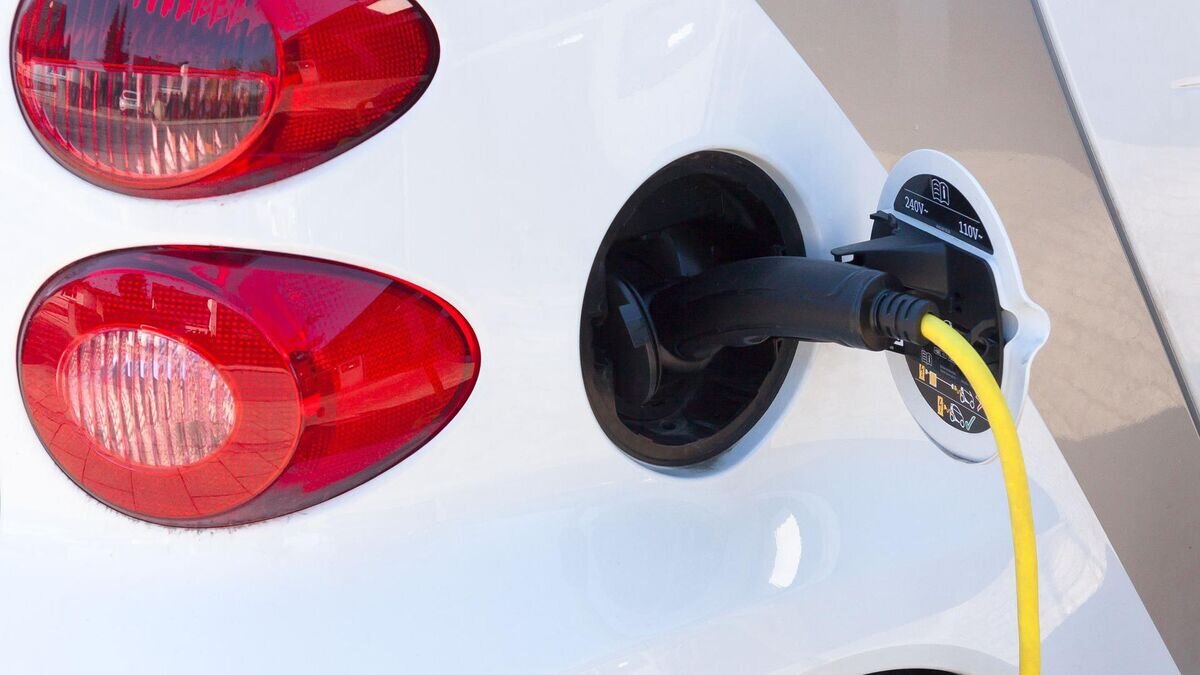    Зарядка электромобиля © Pixabay / stux