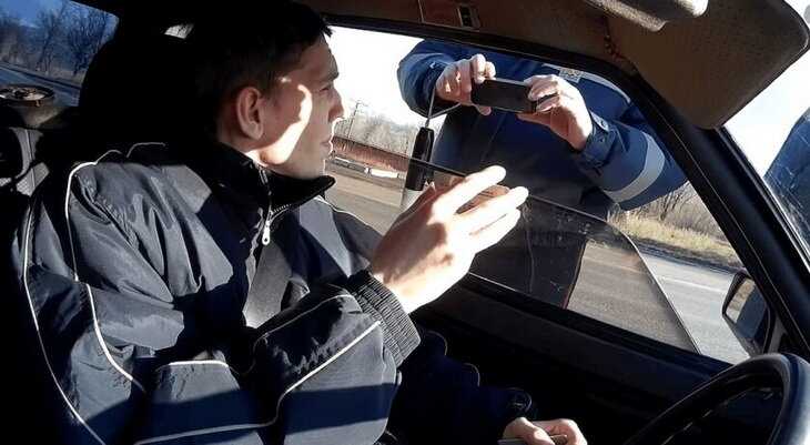 Что делать красноярцу, если инспектор пытается выписать штраф и забрать видеорегистратор?