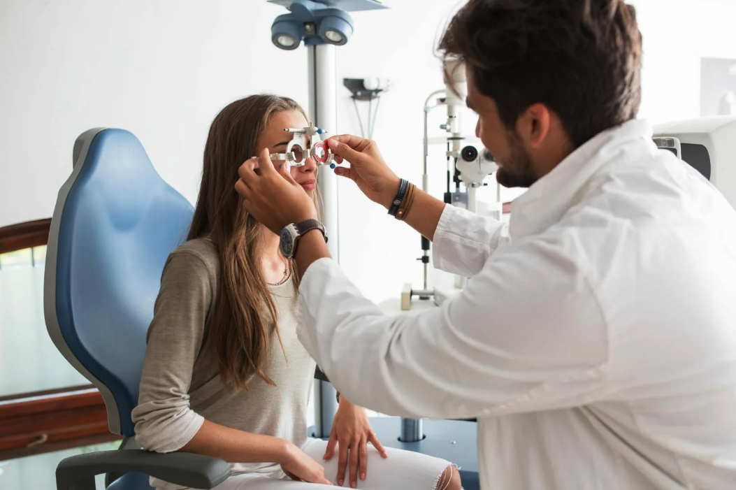 My eye doctor. Врач офтальмолог картинки. Оптометрист. Врач офтальмолог картинки. Окулист.