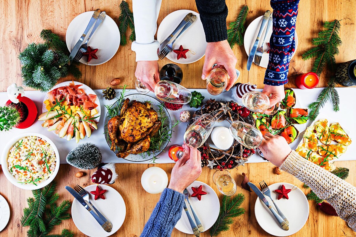     Какой из традиционных новогодних салатов самый низкокалорийный: врач назвала блюдо, которое не испортит фигуру