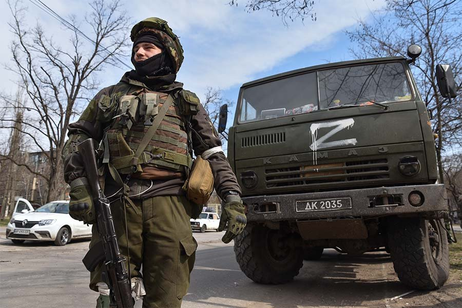 Военнослужащий на линии соприкосновения в Донбассе - Фото: Николай Тришин/ТАСС