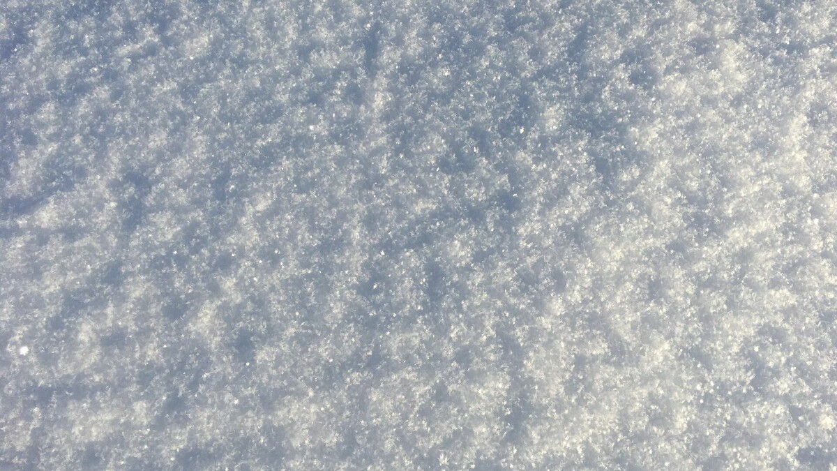     По данным Gismeteo, в это воскресенье, 18 декабря, в нашем городе следует ожидать потепление до 0 °C днем и до - 6 °C ночью. При этом снова пойдёт сильный снег.