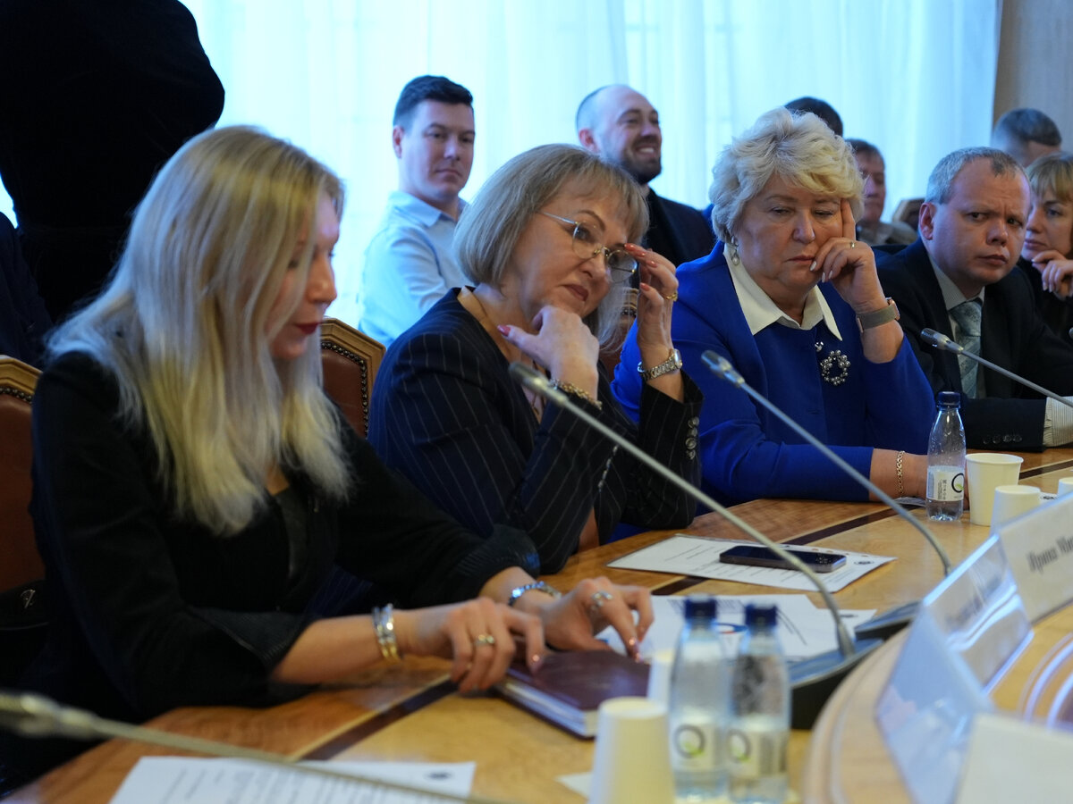 Обсуждение в рамках круглого стола "Факторы, влияющие на развитие предпринимательства"