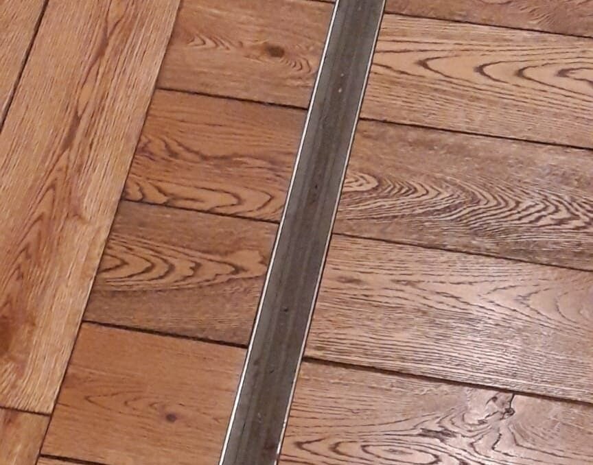 Деформационный шов здания. 6 метров этого шва, я подгонял весь день.