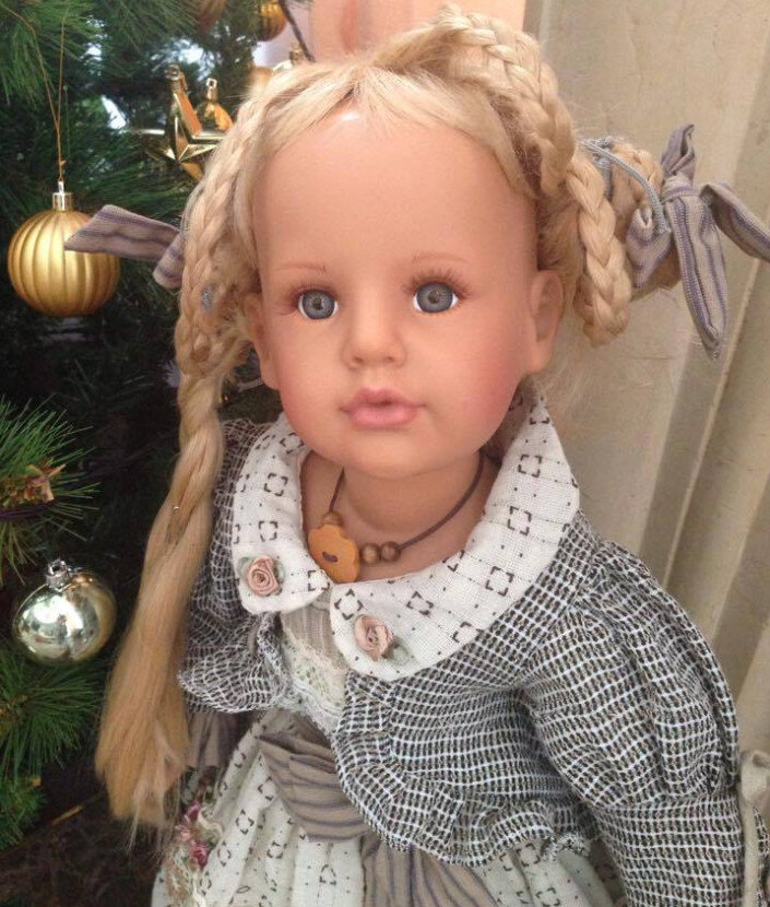 Когда-то давно я купила эту куклу, но ребенок отказалась в нее играть и пришлось продать