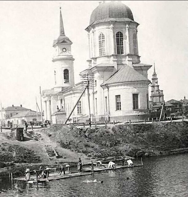 Храм Сретения Господня на берегу Упы со стороны оружейного завода 1910 год