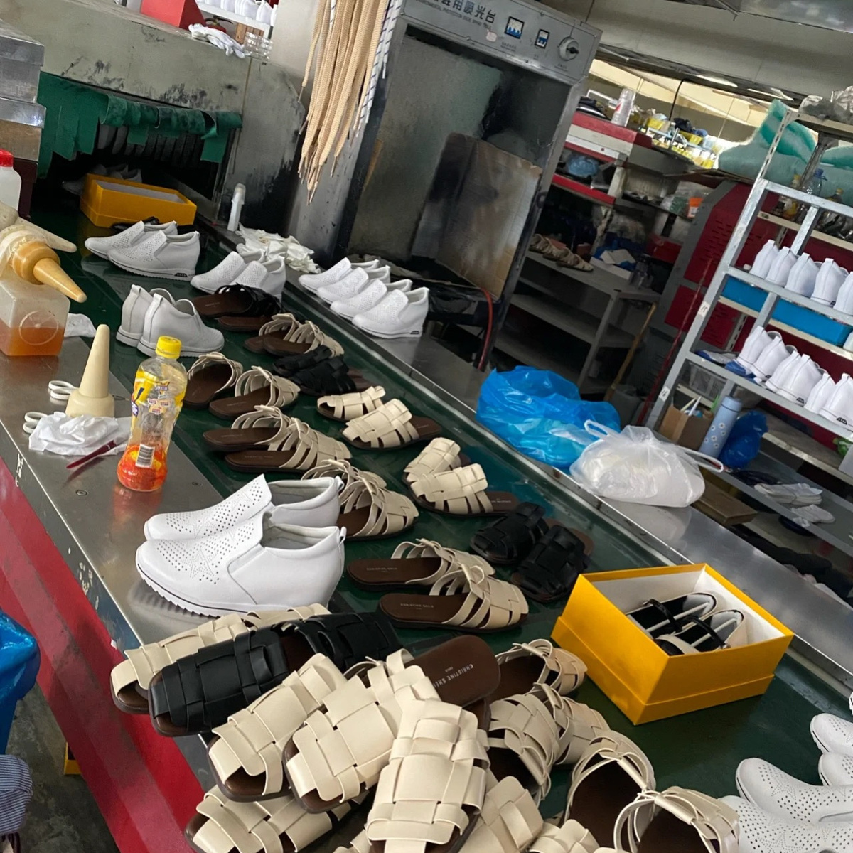 Закупали обувь 