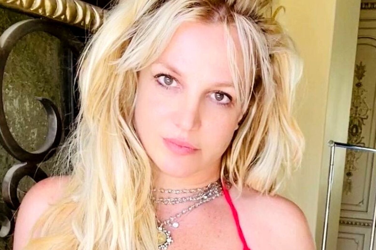     «Мама и папа, я пересекла границу!»: Бритни Спирс снялась обнаженной в душе в Мексике