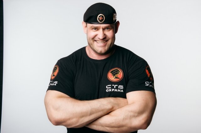    В перемещении автомобиля зубами у Михаила Шивлякова зарегистрирован наибольший вес. Фото: Из личного архивa