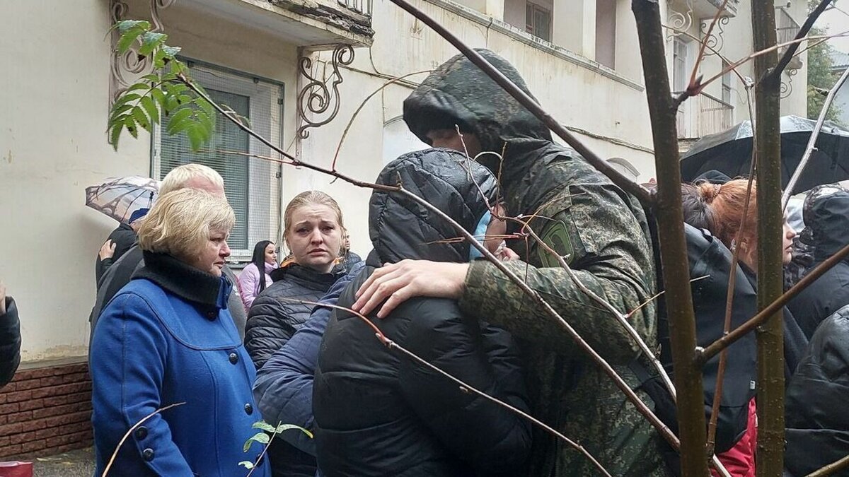     Супруга военнослужащего поблагодарила главу за меры поддержки, но возмутилась их исполнением на местах.