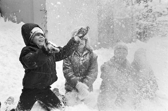 Зима — время волшебства, особенно если вспомнить несколько простых игр. Большую часть зимних развлечений мы отметаем, изредка наведываясь на каток, или посещая горнолыжные курорты. А зря!-2