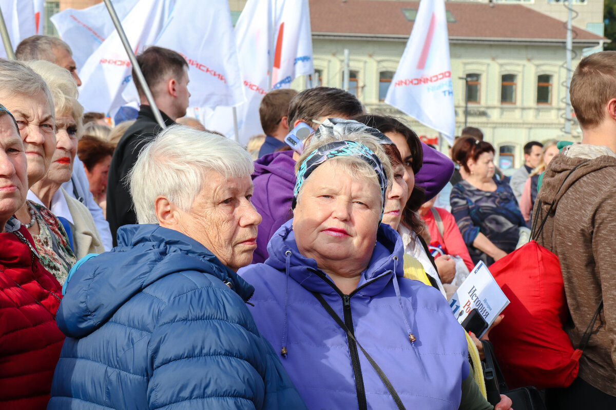 Понижение пенсионного возраста в 2024 году последние. Пенсионеры фото. Пенсионеры Москвы. Русские пенсионеры.