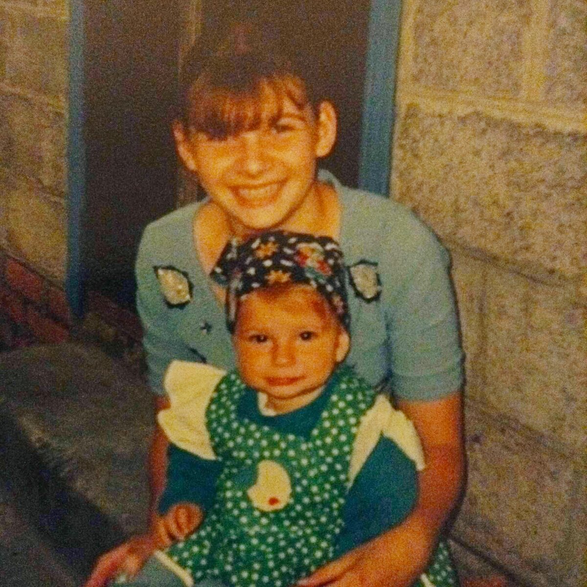 Фото автора. В зелёном платьице это моя дочь.