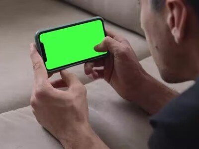    Владельцы iPhone 14 столкнулись с «зелёным экраном». Apple не считает это браком