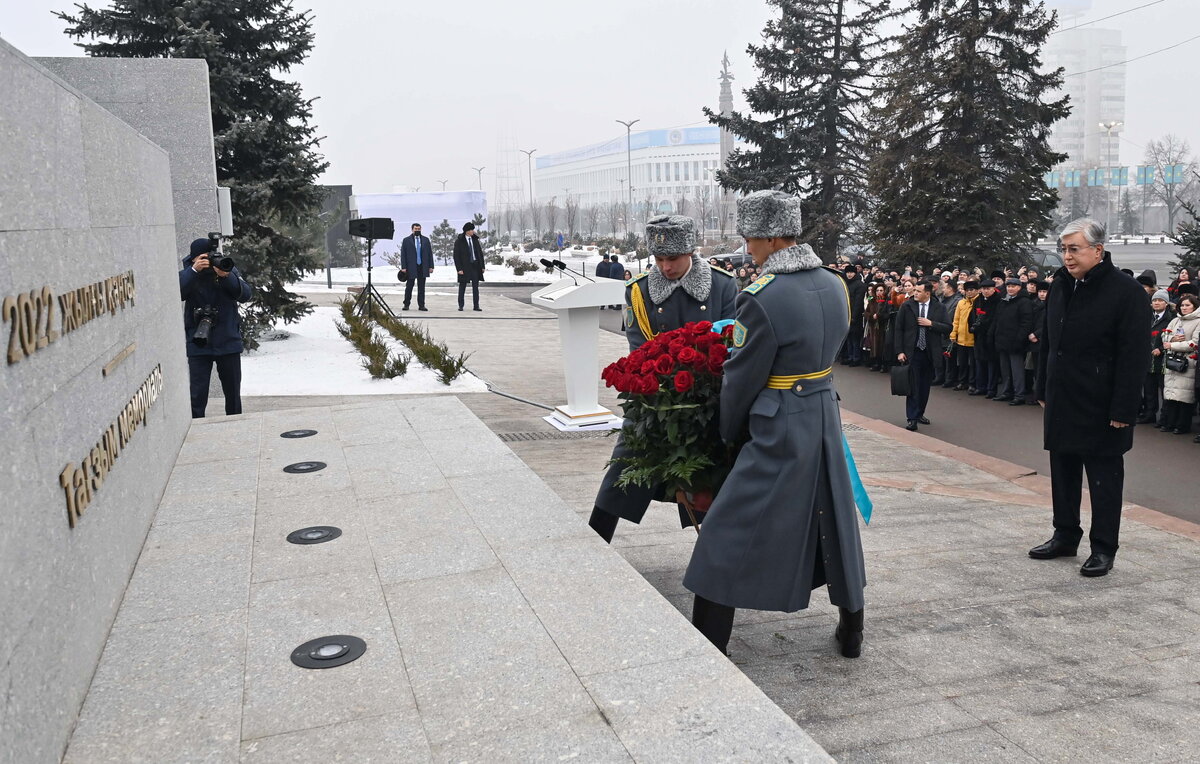   Президент Казахстана Касым-Жомарт Токаев (справа)  Пресс-служба президента Казахстана/ТАСС