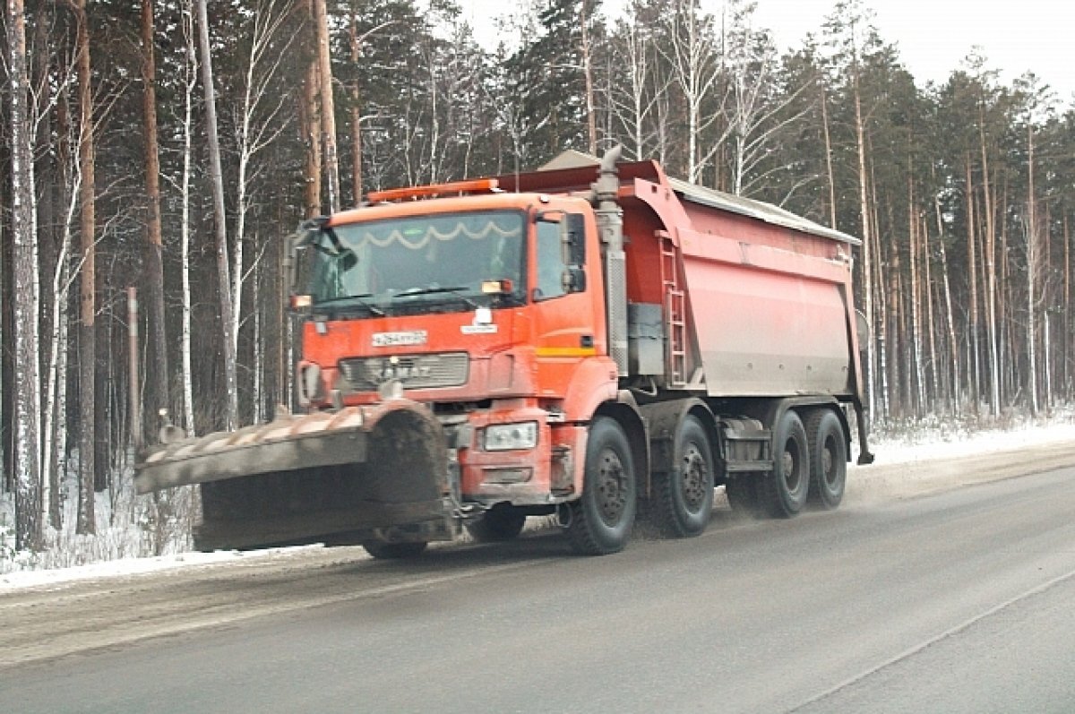    Больше 130 снегоуборочных машин работают в Барнауле 24 декабря
